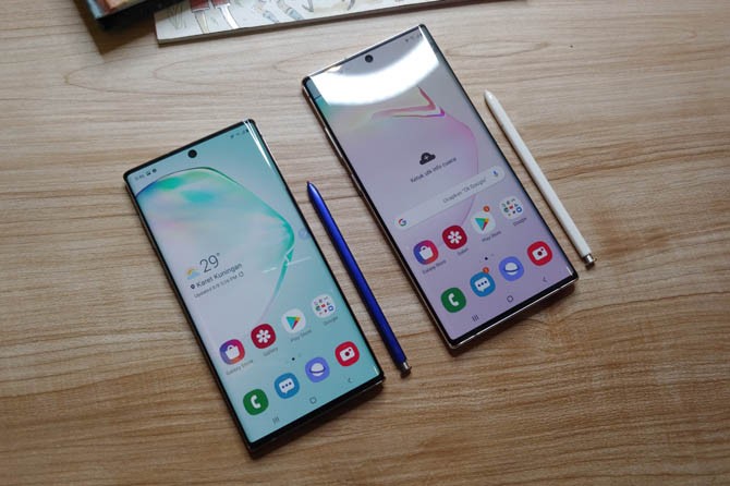 Ilustrasi: Samsung Galaxy Note 10 dan Note 10 Plus. (Rian Alfianto/JawaPos.com) - Image