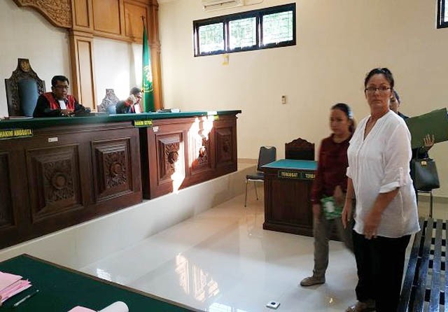 Terdakwa Obrien Susan Leslie saat sidang tuntutan di PN Negara kemarin. (M.Basir/Radar Bali) - Image