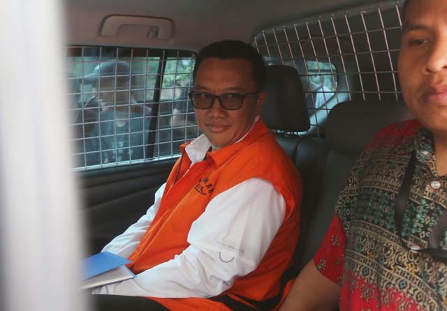 Mantan Menteri Pemuda dan Olahraga (Menpora) Imam Nahrawi bersiap menjalani pemeriksaan di Komisi Pemberantasan Korupsi (KPK), Jakarta, Selasa (15/10/2019). Imam diperiksa perdana usai ditahan sebagai tersangka kasus suap pemberian dana hibah KONI. FOTO : - Image