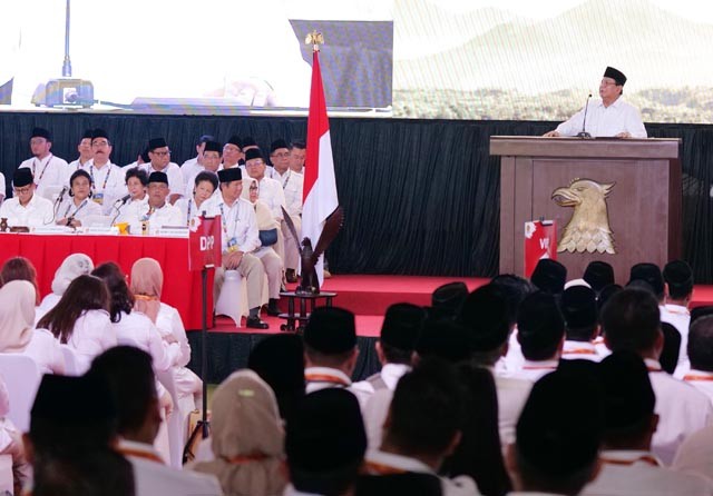 Ketua umum Partai Grindra Prabowo Subianto memberikan pidato politik pada acara Rapimnas dan Apel Kader Partai Gerindra di Hambalang, Kabupaten Bogor, Jawa Barat, Rabu (16/10/2019). Ada empat agenda yang dilaksanakan dalam Rapimnas tersebut yaitu penyamp - Image