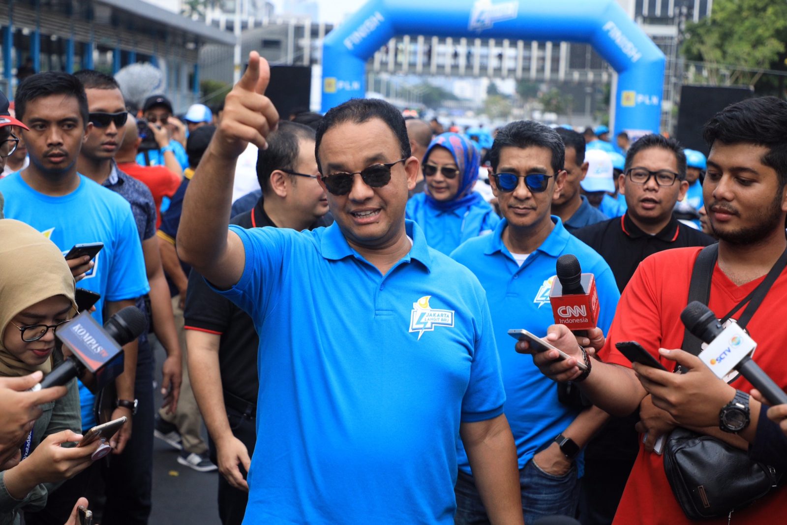 Gubernur DKI Jakarta Anies Baswedan membuka pawai kendaraan listrik di Bundaran Senayan, Jakarta, Minggu (27/10/2019). Melalui karnaval ini, pemerintah diharapkan segera menuntaskan peraturan terkait penggunaan kendaraan listrik. Dan juga mendorong masyar - Image
