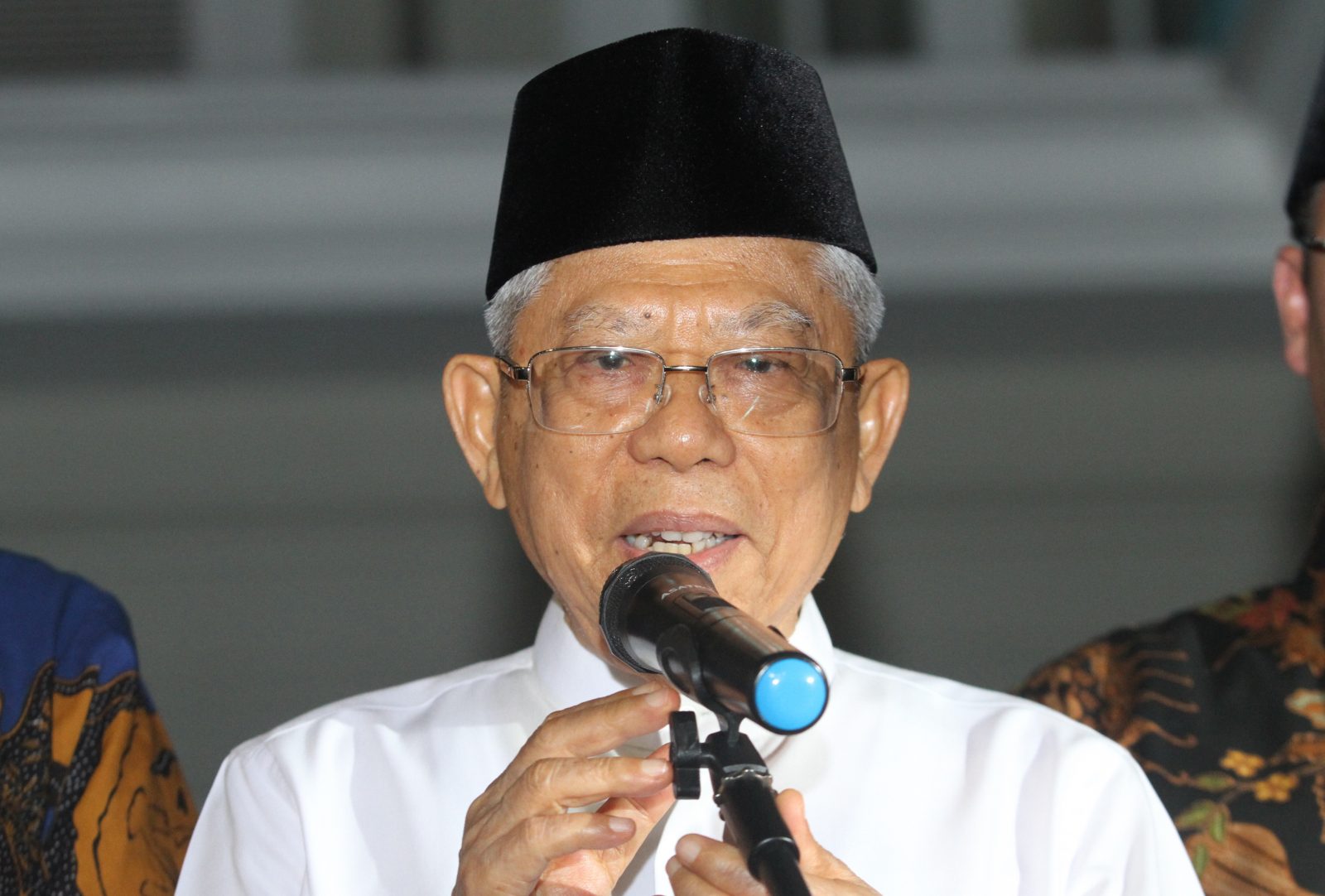 Wakil Presiden terpilih Maruf Amin saat menerima kunjungan Ketua MPR Bambang Soesatyo dan pimpinan MPR lainya di Jalan Situbondo, Menteng, Jakarta, Selasa (15/10/2019). Kedatangan pimpinan MPR dalam rangka memberikan undangan acara pelantikan presiden dan - Image