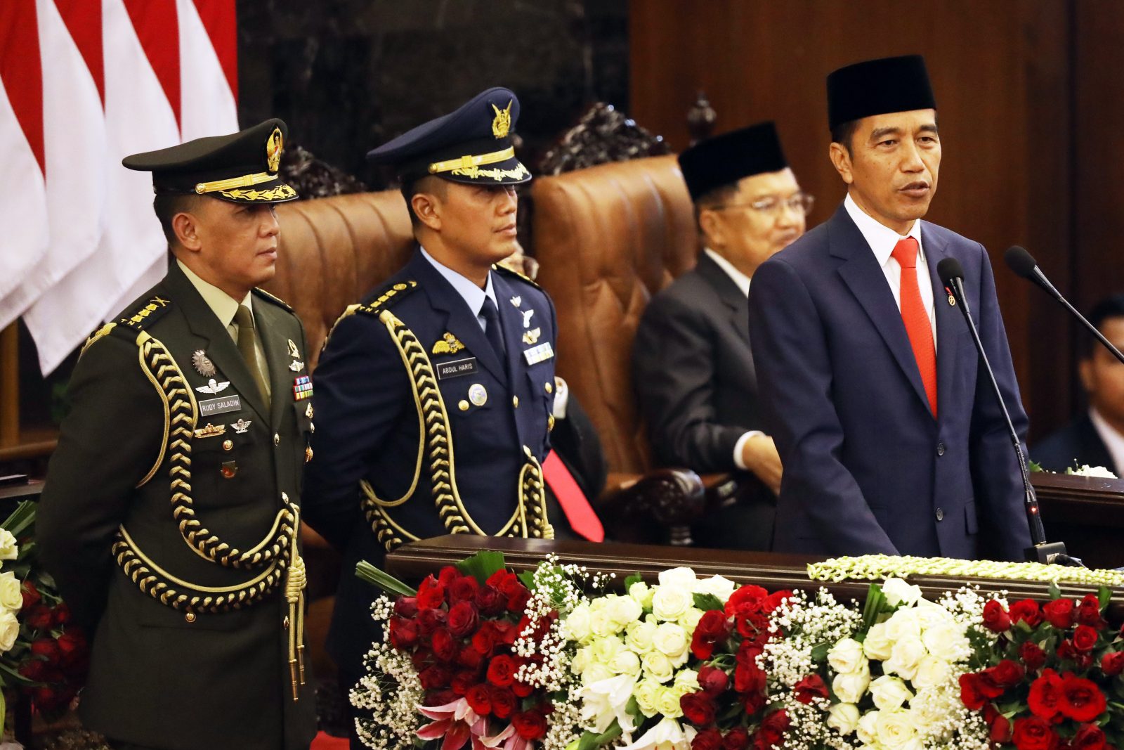 Presiden Joko Widodo berpidato usai dilantik menjadi presiden periode 2019-2024 di Gedung Nusantara, kompleks Parlemen, Senayan, Jakarta, Minggu (20/10/2019). Dalam pidato sekitar 16 menit, Jokowi menyebut sejumlah target dan janji program, dari menggenjo - Image