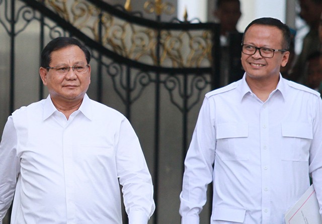 Prabowo dan Edhy Prabowo di Istana Negara, Senin (21/10). (Raka Denny/Jawa Pos) - Image