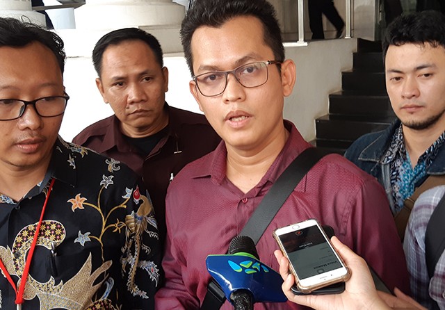 Tim advokasi Novel Baswedan mendatangi gedung Kementerian Sekretariat Negara untuk mendesak pembentukan Tim Gabungan Pencari Fakta (TGPF) Independen, Jumat (18/10). (Muhammad Ridwan/JawaPos.com) - Image