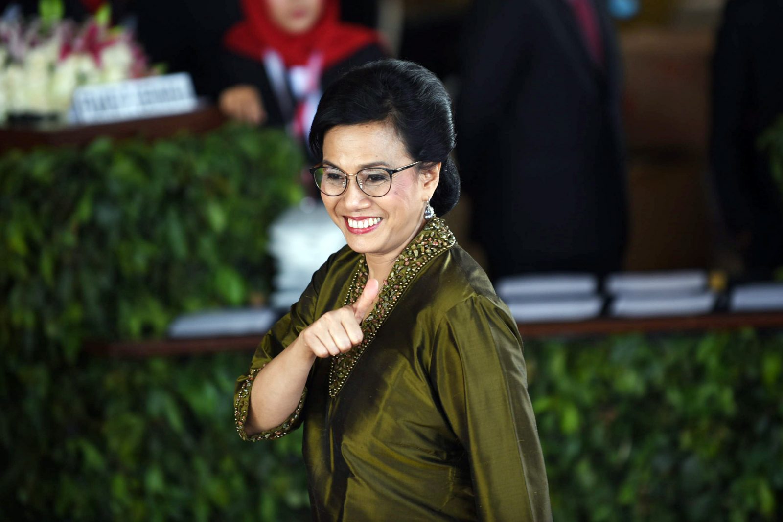 Menteri Keungan Sri Mulyani saat menghadiri pelantikan presiden dan wakil presiden terpilih di Gedung MPR/DPR, Minggu (20/10). Presiden Joko Widodo bersama Wakil Presiden Ma - Image