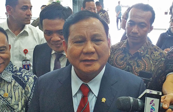 Menteri Pertahanan (Menhan) Prabowo Subianto menghadiri rapat bersama Komisi I DPR RI hari ini, Senin (11/11). (Sabik Aji/JawaPos.com) - Image
