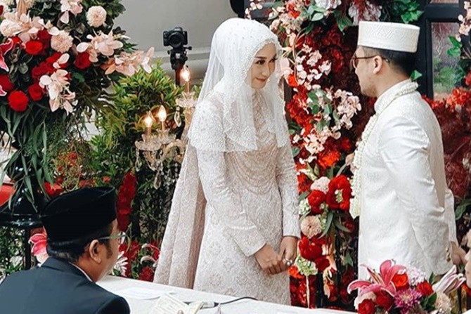 Dian pelangi menikah. (Instagram dionmuharom) - Image