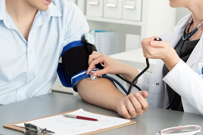 MENCEGAH PENYAKIT: Pastikan kesehatan dan kondisi Anda beserta keluarga dalam keadaan prima dengan melakukan medical check-up akhir tahun di Laboratorium Klinik Prodia. (Istimewa) - Image