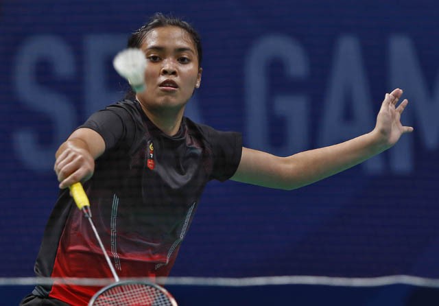 Pemain putri Badminton Indonesia Gregoria Mariska Tunjung saat menghadapi pemain putri Thailand Ratchanok Intanon pada babak Final beregu putri Badminton Sea Games 2019 di Multinlupa Filipina, kemarin, Selasa (3/12/2019). Tim putri beregu putri Indonesia - Image
