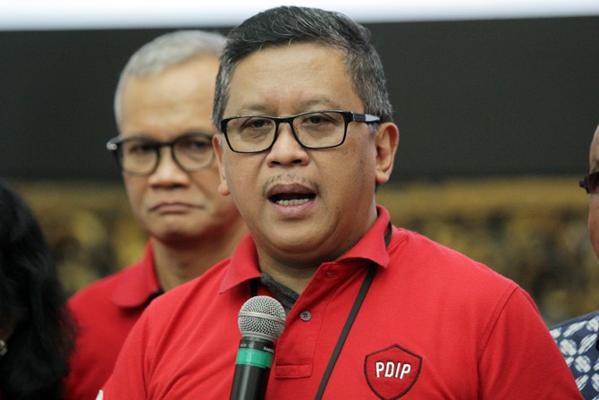Sekjen PDI Perjuangan Hasto Kristiyanto memberikan keterangan pers tentang Rakernas I PDI Perjuangan di Jakarta, Sabtu (21/12/2019). PDI Perjuangan akan menggelar Rakernas I sekaligus peringatan HUT ke-47 pada 10-12 Januari 2020 di Jakarta dengan mengangk - Image