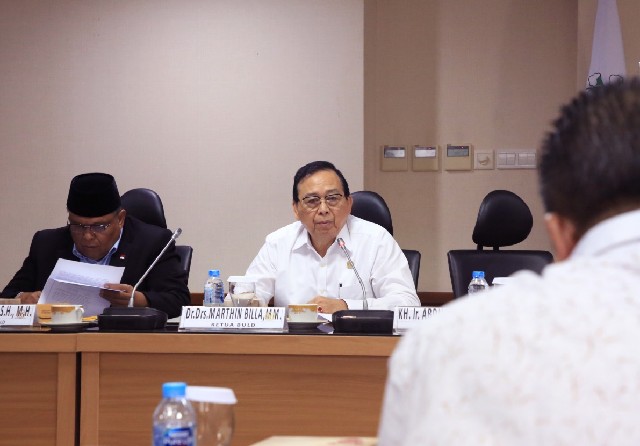 Badan Urusan Legislasi Daerah (BULD) DPD RI yang dipimpin Anggota BULD Martin Billa, Senator asal Provinsi Kalimantan Utara, menerima audiensi dari DPRD Kepulauan Riau di Ruang Rapat BULD Komplek Parlemen Senayan Jakarta. Rabu (29/1). (DPD for JawaPos.com - Image