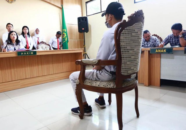 Hakim Pengadilan Negeri (PN) Kepanjen memvonis ZA, 18, pelajar pembunuh begal, itu bersalah. (Dok.Radar Malang) - Image