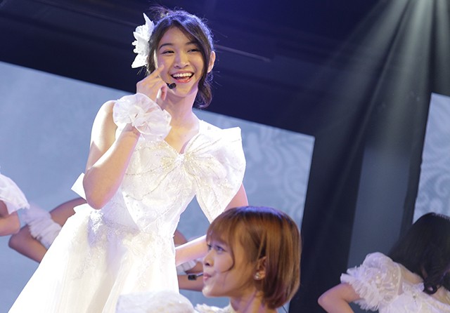 Shani Indira Natio saat memperkenalkan single Rapsodi di Teater JKT48, Rabu (22/1). (Dhimas Ginanjar/Jawa Pos) - Image