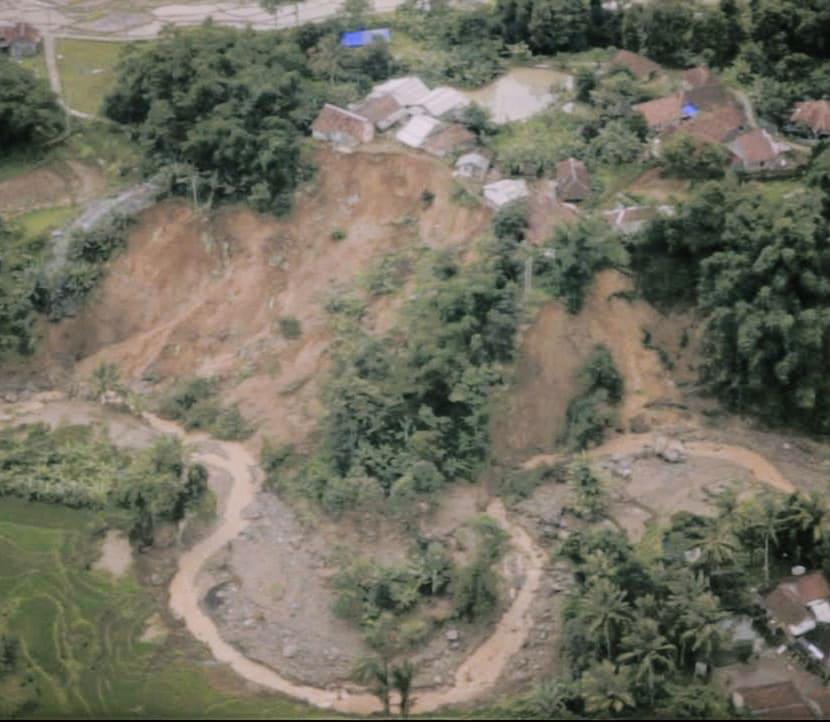 BNPB lakukan pemetaan rehabilitasi lahan yang longsor di Kabupaten Bogor akibat banjir bandang. (dok BNPB) - Image