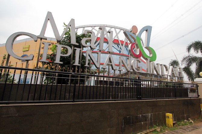 Mall Cipinang Indah yang tidak beroperasi di Jalan Raya Kalimalang, Duren Sawit, Jakarta, Jum - Image