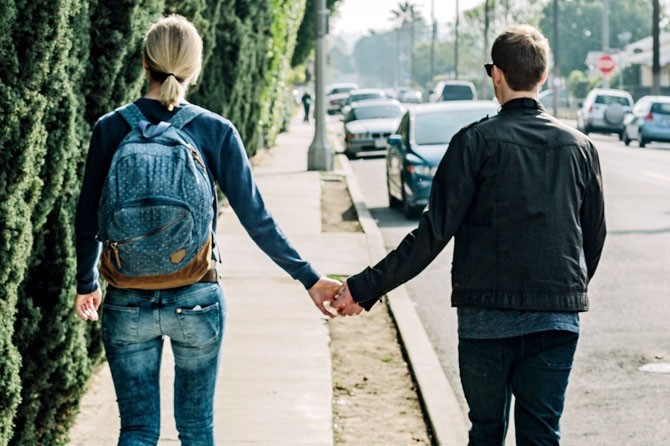 ILustrasi pasangan muda yang tengah menjalin hubungan.(Pixabay) - Image