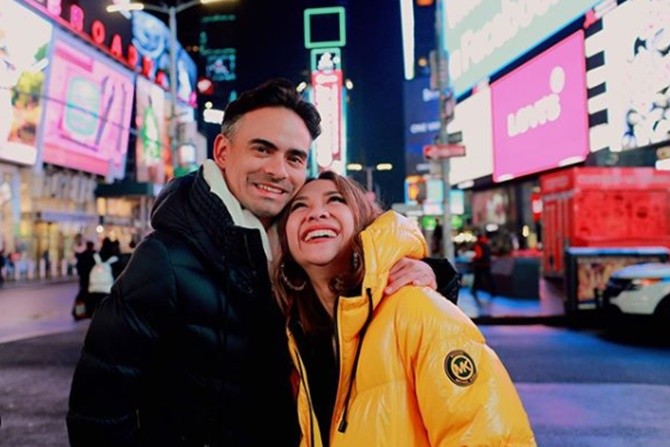 Kebersamaan Bunga Citra Lestari bersama suaminya, Ashraf Sinclair. (Instagram bcl) - Image