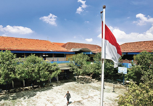 BELUM INKRACHT: Sekolah yang dikelola Perkumpulan Pengelola Pendidikan Praja Mukti Surabaya (P3PMS) masih dalam proses hukum banding. (Hariyanto Teng/Jawa Pos) - Image