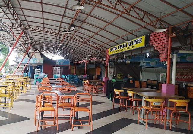 KOSONG: Suasana SWK Urip Sumoharjo tanpa pembeli kemarin siang. (Edi Susilo/Jawa Pos) - Image