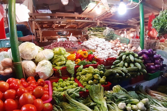 Kondisi Pasar Senen, Jakarta, Senin (9/3) di mana stok bawang bombay disebut langka dan dijual dengan harga mencapai Rp 200 ribu per kg. (Saifan) - Image