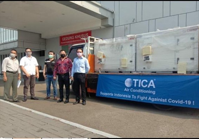 PEDULI: Penyerahaan bantuan alat pengatur udara atau air handling unit (AHU) untuk kebutuhan fasilitas isolasi penanganan pasien Covid-19 di Rumah Sakit Ciputra Hospital CitraGarden City dan Ciputra Hospital Citra Raya Tangerang. (Istimewa) - Image