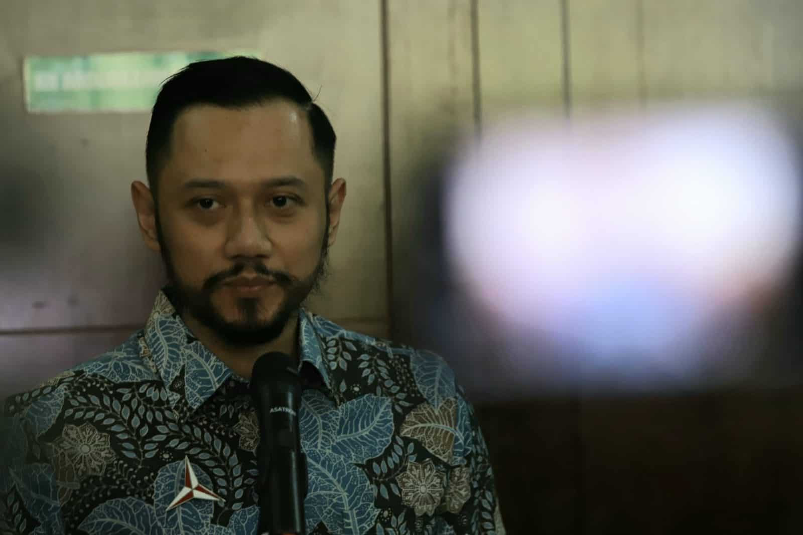 Ketua Umum DPP Partai Demokrat Agus Harimurti Yudhoyono (AHY) saat memberikan sambutan di Kantor DPP PKB, Jakarta, Rabu (8/7/2020). Dalam pertemuan itu, keduanya membahas sejumlah, mulai dari koalisi di Pilkada Serentak 2020 hingga proses legislasi di DP - Image