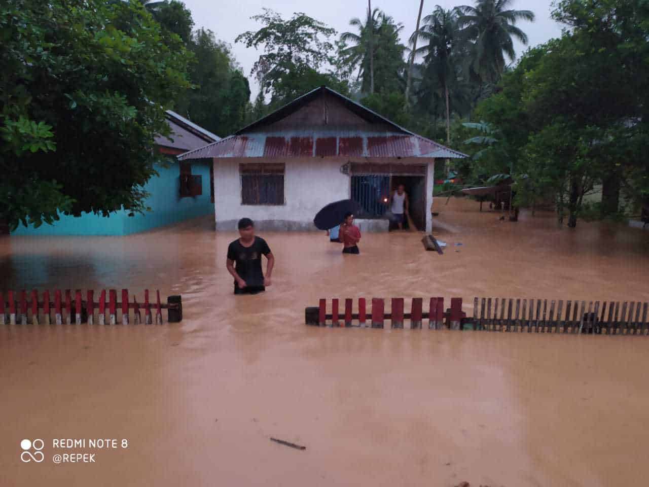 Banjir bandang menghanyutkan sedikitnya Kabupaten Bolaang Mongondow Selatan (Bolsel), Provinsi Sulawesi Utara (foto: Dokumentasi BNPB) - Image