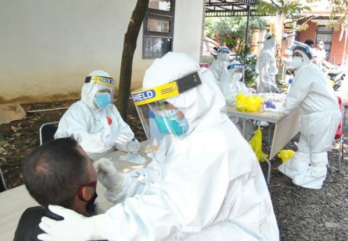 Pelaksanaan tes swab di Kota Bogor. Riza Harahap/Antara - Image