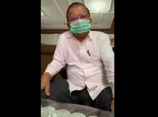 Bupati Padang Pariaman Ali Mukhni mengumumkan positif Covid-19. Aadiat M.S./Antara - Image