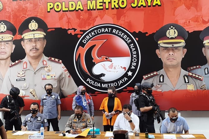 Kabid Humas Polda Metro Jaya Kombes Pol Yusri Yunus dalam konferensi pers di Polda Metro Jaya, Jakarta, Minggu (6/9). (Zaking/JawaPos.com) - Image