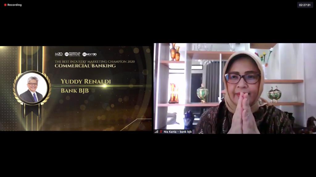 Direktur Keuangan dan Manajemen Risiko bank bjb Nia Kania mewakili Direktur Utama bank bjb Yuddy Renaldi menerima penghargaan The 8th Indonesia Marketeers Festival (IMF) 2020 yang diserahkan melalui seremoni virtual via aplikasi ZOOM Meetings Sabtu (19/9 - Image
