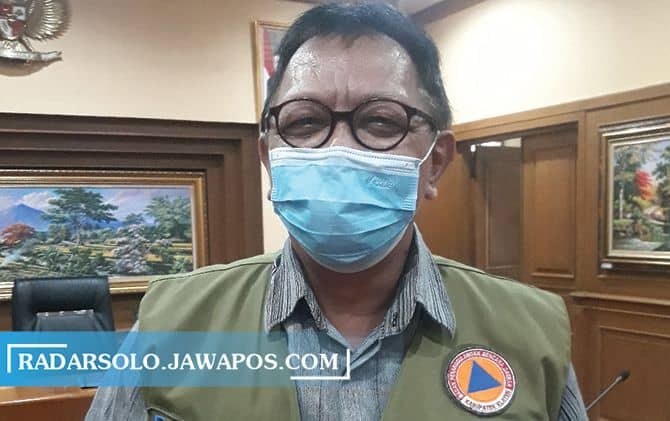 Koordinator Pusdalops Gugus Tugas Pencegahan dan Pengendalian Covid-19 Klaten Ronny Roekmito. (ANGGA PURENDA/RADAR SOLO) - Image