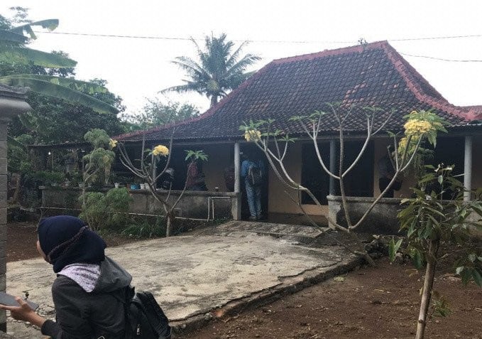 Lokasi penggeledahan Densus 88 Mabes Polri di Kecamatan Playen, Kabupaten Gunung Kidul, Rabu (30/9). Sutarmi/Antara - Image