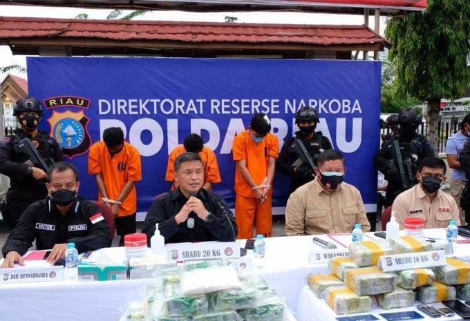 Kapolda Riau saat konferensi pers pengungkapan kasus narkoba di Mapolda Riau. Polda Riau/Antara - Image