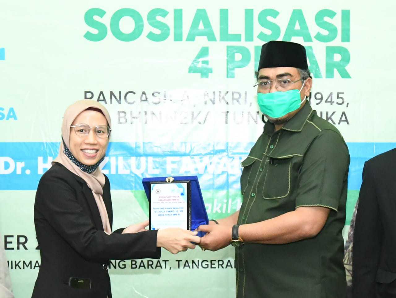 Wakil Ketua MPR Jazilul Fawaid (Gus Jazil) dalam acara Sosialisasi Pancasila, UUD NRI Tahun 1945, NKRI, dan Bhinneka Tunggal Ika atau yang lebih dikenal dengan Empat Pilar MPR yang digelar di Pondok Pesantren Daarul Hikmah, Pamulang Barat, Provinsi Banten - Image