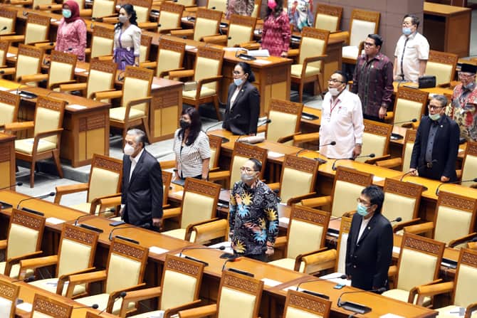 Suasana Sidang Paripurna DPR RI di Fedung Nusantara, Kompleks Parlemen, Senayan, Jakarta, Senin (5/10/2020). Dalam rapat paripurna tersebut Rancangan Undang-Undang Cipta Kerja disahkan menjadi Undang-Undang. Foto: Dery Ridwansah/ JawaPos.com - Image