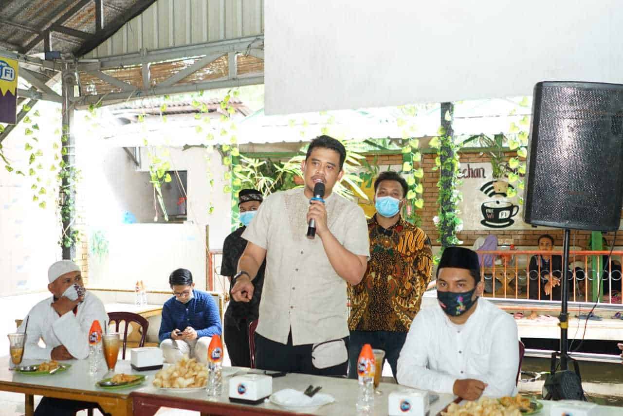 Bobby Nasution di tengah-tengah warga Kota Medan. (For JawaPos.com) - Image