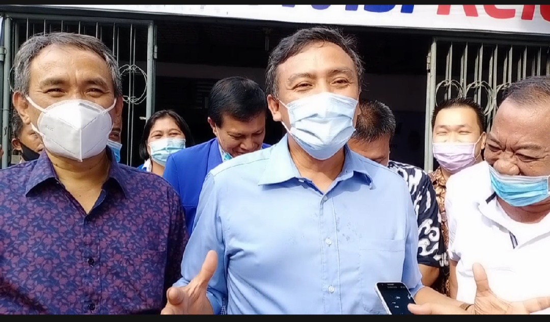 Ketua Bappilu DPP Partai Demokrat Andi Arief dan politikus senior Andi Mallarangeng saat berada di Kota Medan, Rabu (21/10). (For JawaPos.com) - Image