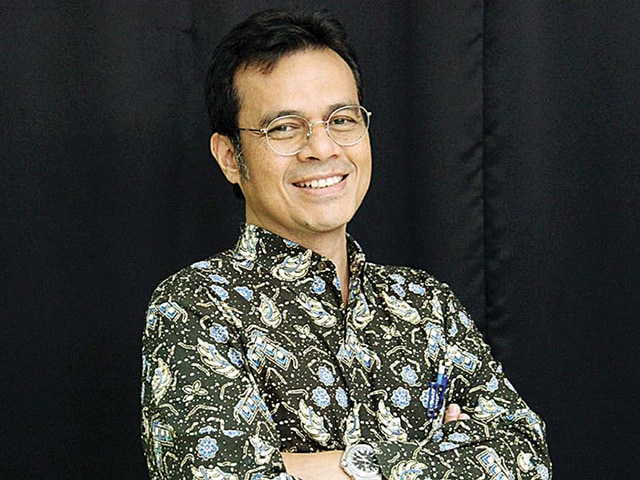 DI TEMPAT BARU: Nezar Patria cuti sejenak dari dunia jurnalistik. Kini dia mendapat tantangan baru di PT Pos Indonesia. (NEZAR PATRIA FOR JAWA POS) - Image