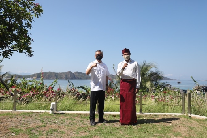 Ketua Dewan Komisioner Otoritas Jasa Keuangan (OJK) Wimboh Santoso bersama Gubernur Nusa Tenggara Timur (NTT) Viktor Bungtilu Laiskodat. OJK siap endorong pemulihan ekonomi nasional dari dampa, pandemi Covid-19, khusus di NTT potensi ekonominya masih besa - Image