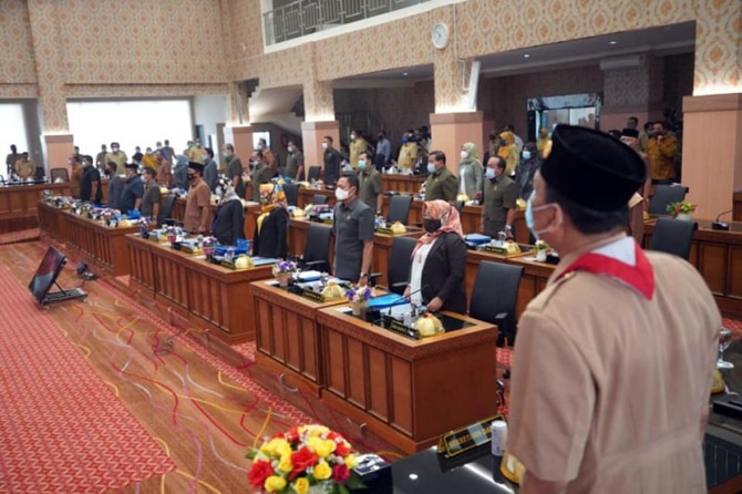 Kegiatan rapat paripurna penyampaian nota penjelasan Wali Kota Madiun atas raperda tentang Rencana Induk Pembangunan Kepariwisataan Kota Madiun tahun 2020-2035 di gedung DPRD Kota Madiun. - Image