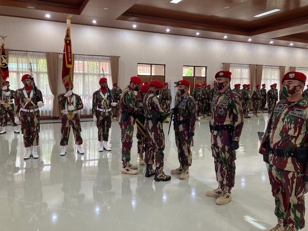 Pamen yang mendapat promosi jabatan yakni Letkol Inf Benny Rahadian sebagai komando Detasemen Penanggulangan Terorisme, dan Letkol Inf Sunartiono sebagai Asintel Kopassus. (Istimewa) - Image