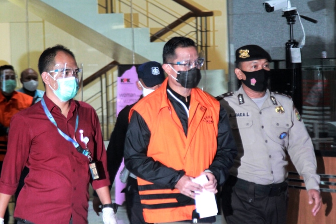 Menteri Sosial Juliari P Batubara usai menjalani pemeriksaan di gedung KPK, Jakarta, Minggu (6/12/2020). Komisi Pemberantasan Korupsi (KPK) menahan Menteri Sosial Juliari Batubara selama 20 hari untuk kepentingan pemeriksaan kasus korupsi dana bantuan sos - Image