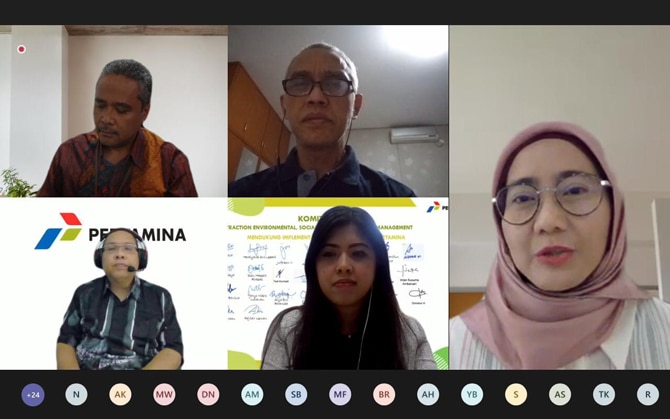 Direktur Keuangan Pertamina Emma Sri Martini (kanan) - Image