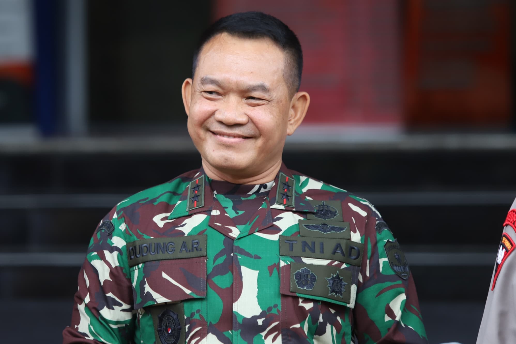 Pangdam Jaya Mayjen Dudung Abdurachman saat jumpa Pers di Polda Metro Jaya, Senin (7/12/2020). Polisi menembak mati kelompok yang diduga pendukung Habib Rizieq Shihab (MRS) di Jalan Tol Jakarta Cikampek. Sedikitnya enam orang tewas ditembak polisi karena - Image