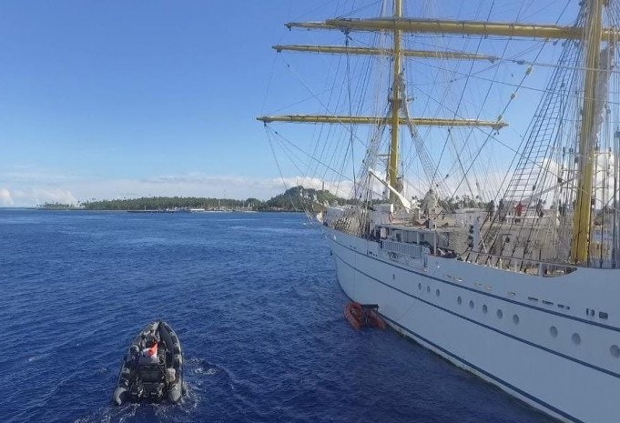 KRI Bima Suci membawa taruna Akademi TNI AL pada Operasi Pelayaran Latihan Kartika Jala Krida Dalam Negeri 2020 mengunjungi Pulau Miangas, Kabupaten Kepulauan Talaud, Sulawesi Utara. Pangkalan TNI AL Melonguane/Antara - Image