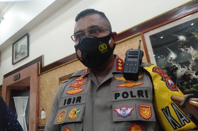 Kapolrestabes Surabaya Kombespol Johnny Eddizon Isir. Rafika Yahya/JawaPos.com - Image