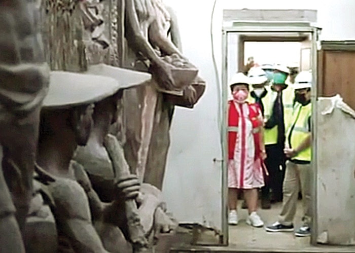 BAKAL JADI IKON: Relief di Gedung Sarinah yang dibuat di zaman kepemimpinan Soekarno. (INSTAGRAM SARINAH INDONESIA) - Image
