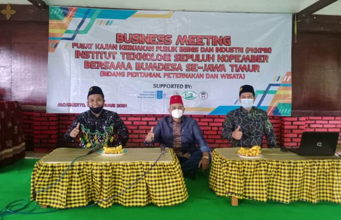 Ghofirin (sekretaris OPOP), Arman Nasution (ketua PKKPBI ITS), M. Alaikal Fajri (pemberdayaan pesantren OPOP). Istimewa - Image